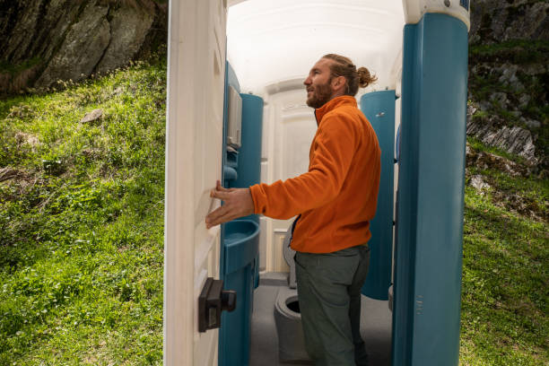 Portable Toilet Options We Offer in Hooks, TX